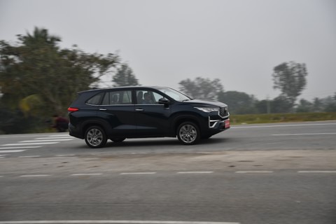 Toyota Innova HyCross