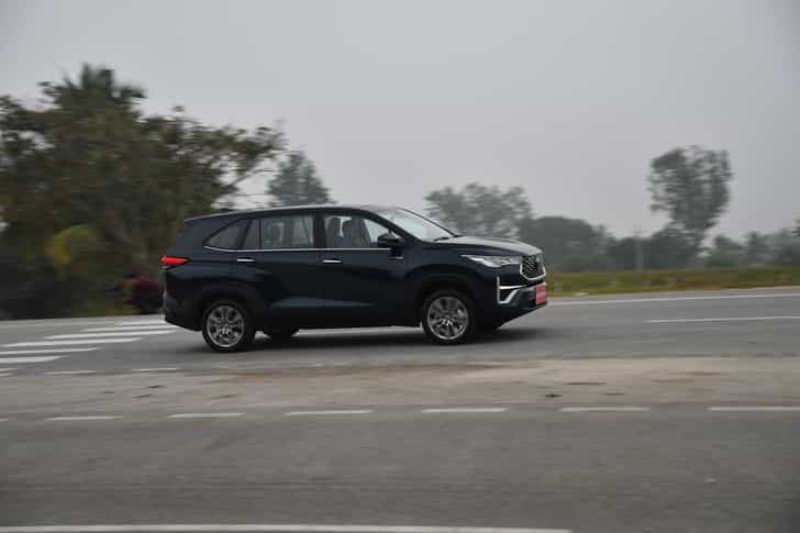 Toyota Innova HyCross