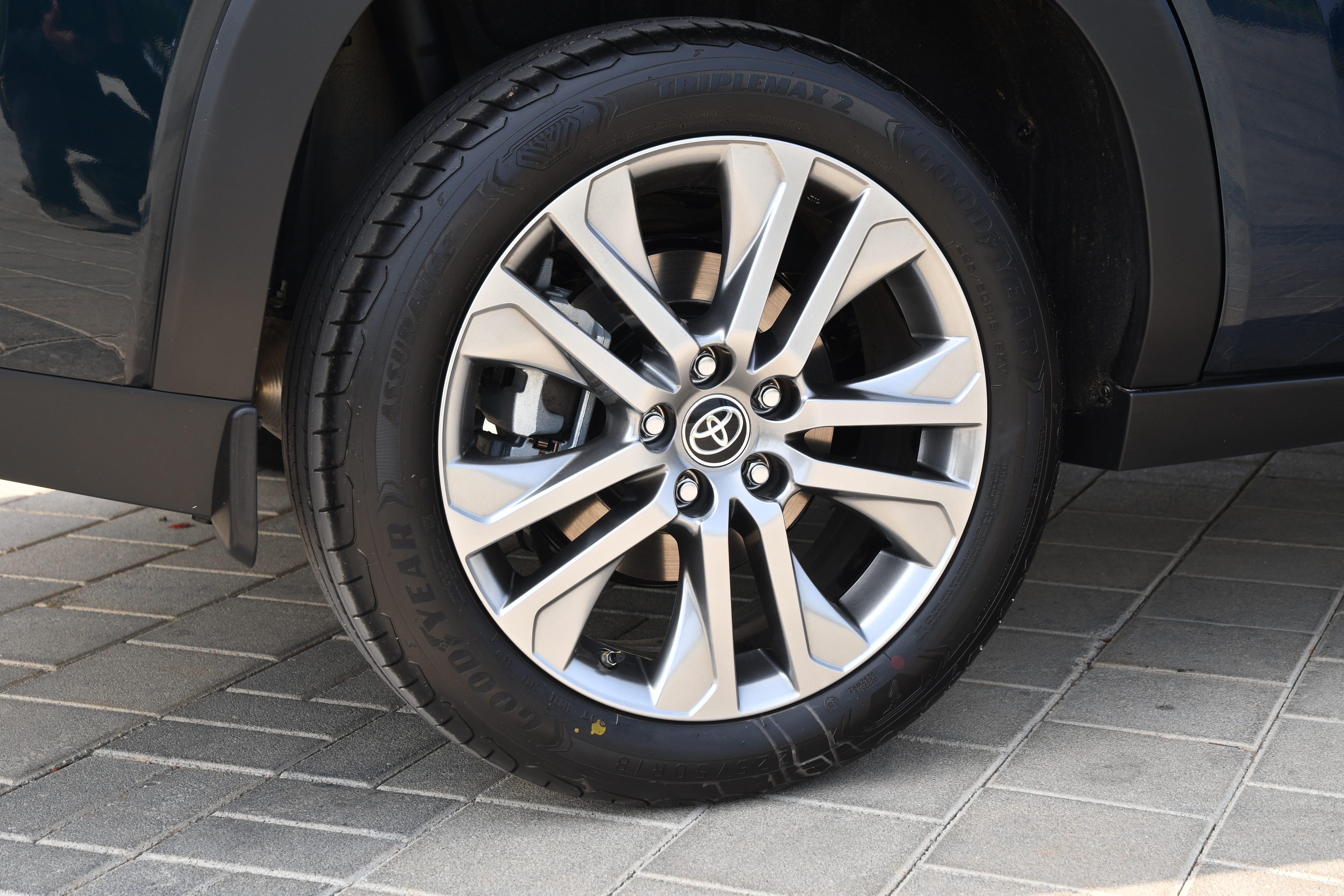 Toyota Innova HyCross Alloy Wheels True Image – Innova HyCross Photos ...