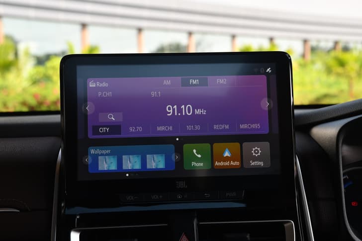 Toyota Innova Hycross Dashboard