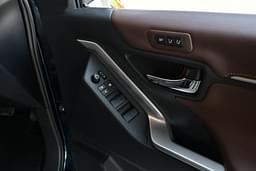 Toyota Innova Hycross Color Black