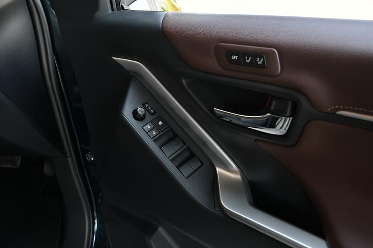 Toyota Innova Hycross Color Black