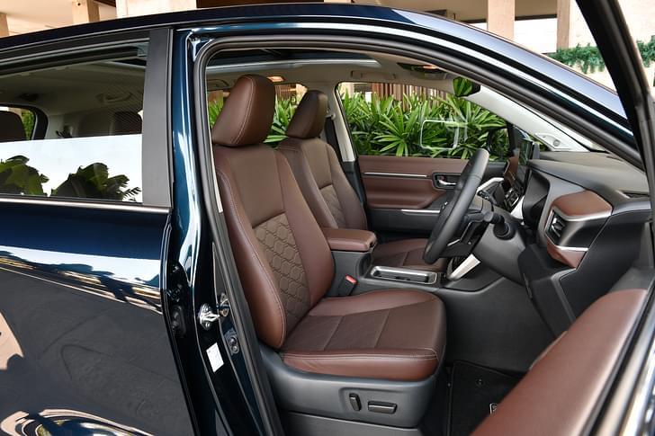 Toyota Innova Hycross Front Row Seats
