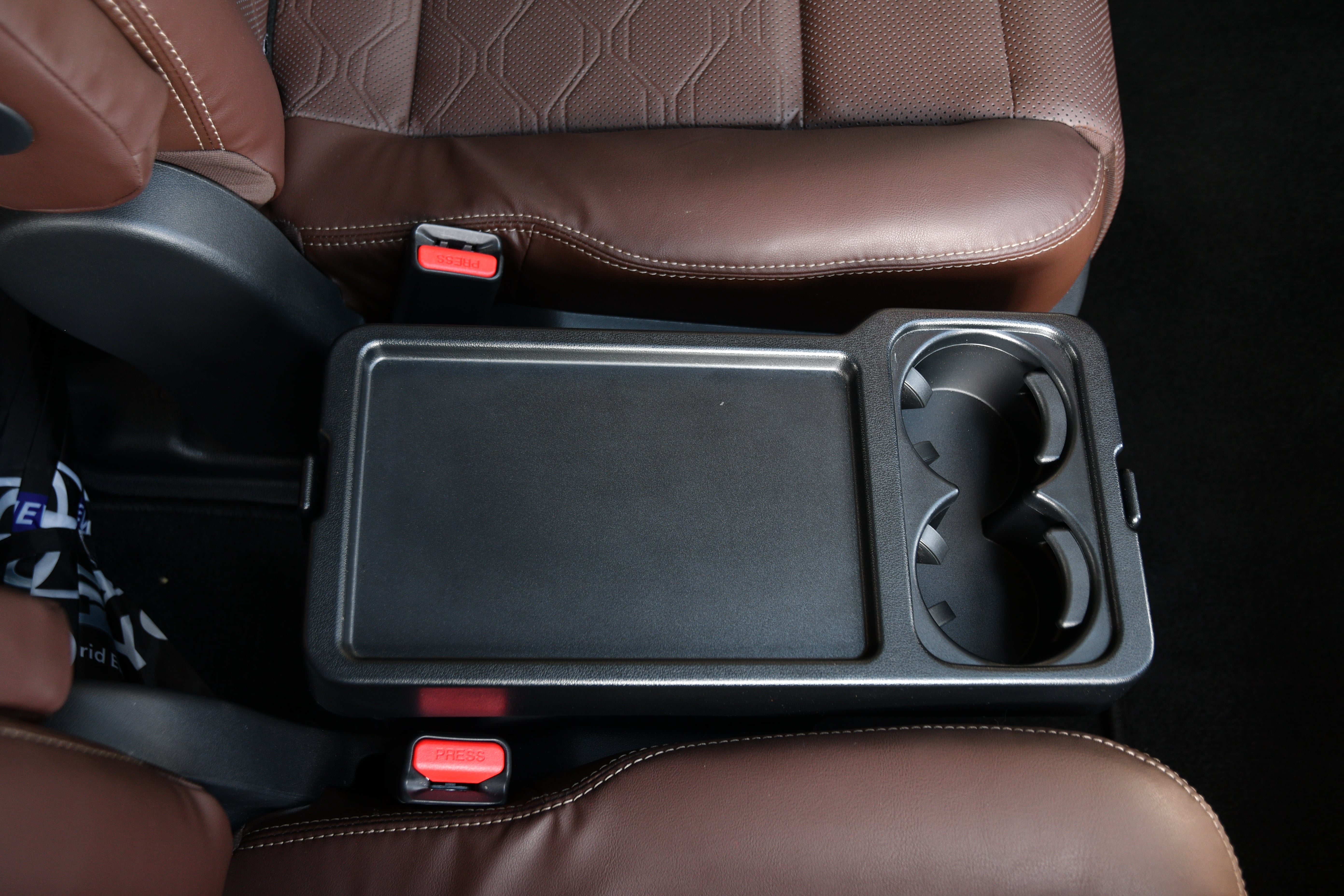 Toyota Innova HyCross Console Storage Image – Innova HyCross Photos in ...