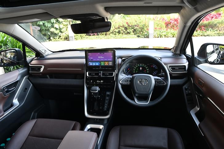 Toyota Innova Hycross Dashboard