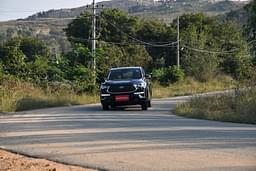 Toyota Innova Hycross Front Right Three Quarter