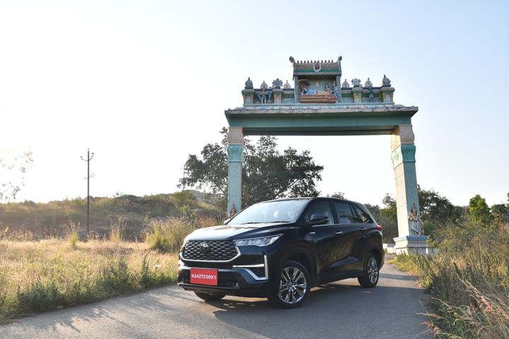 Toyota Innova HyCross