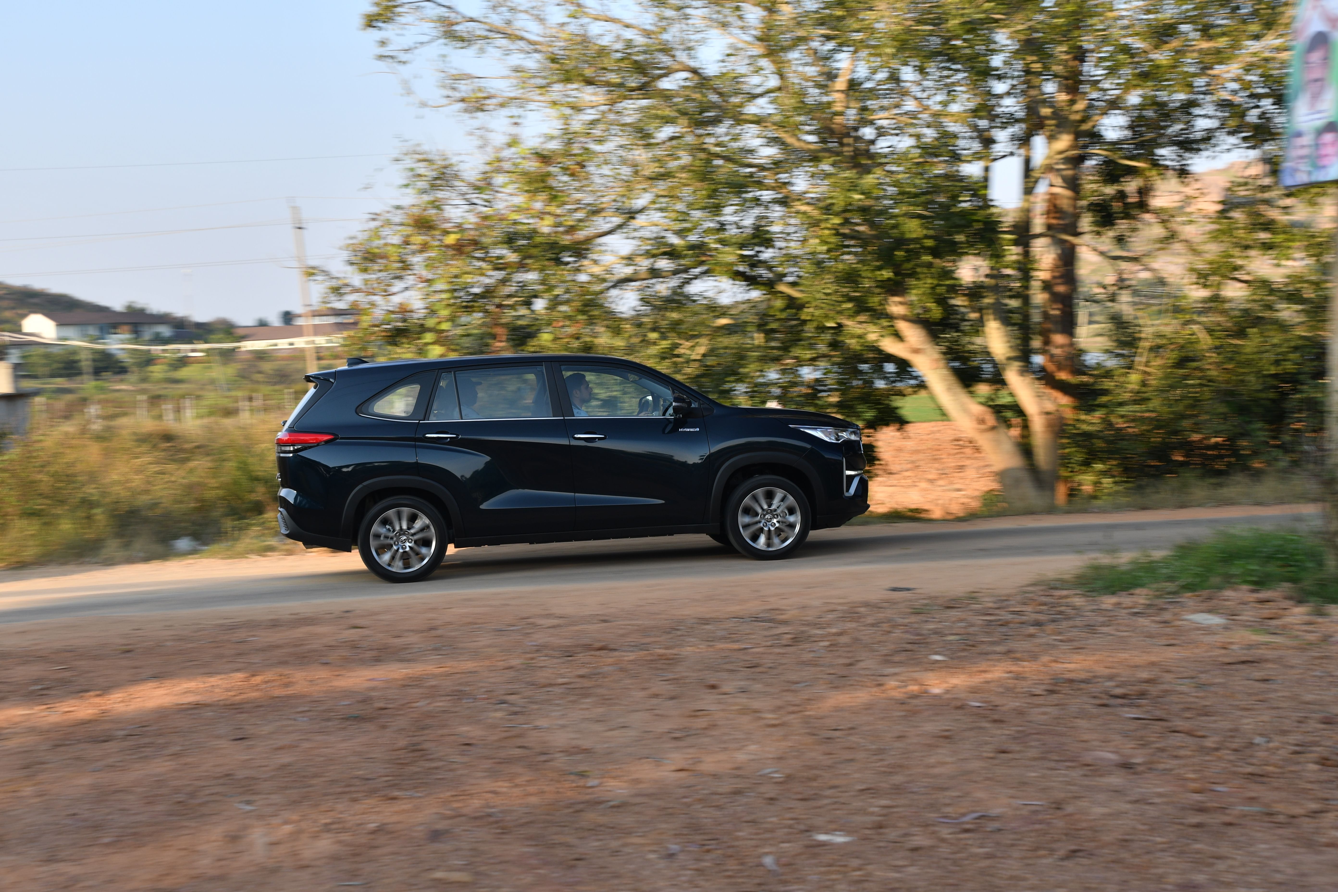 Toyota Innova HyCross Hybrid ZX (O) 7 seat On-Road Price