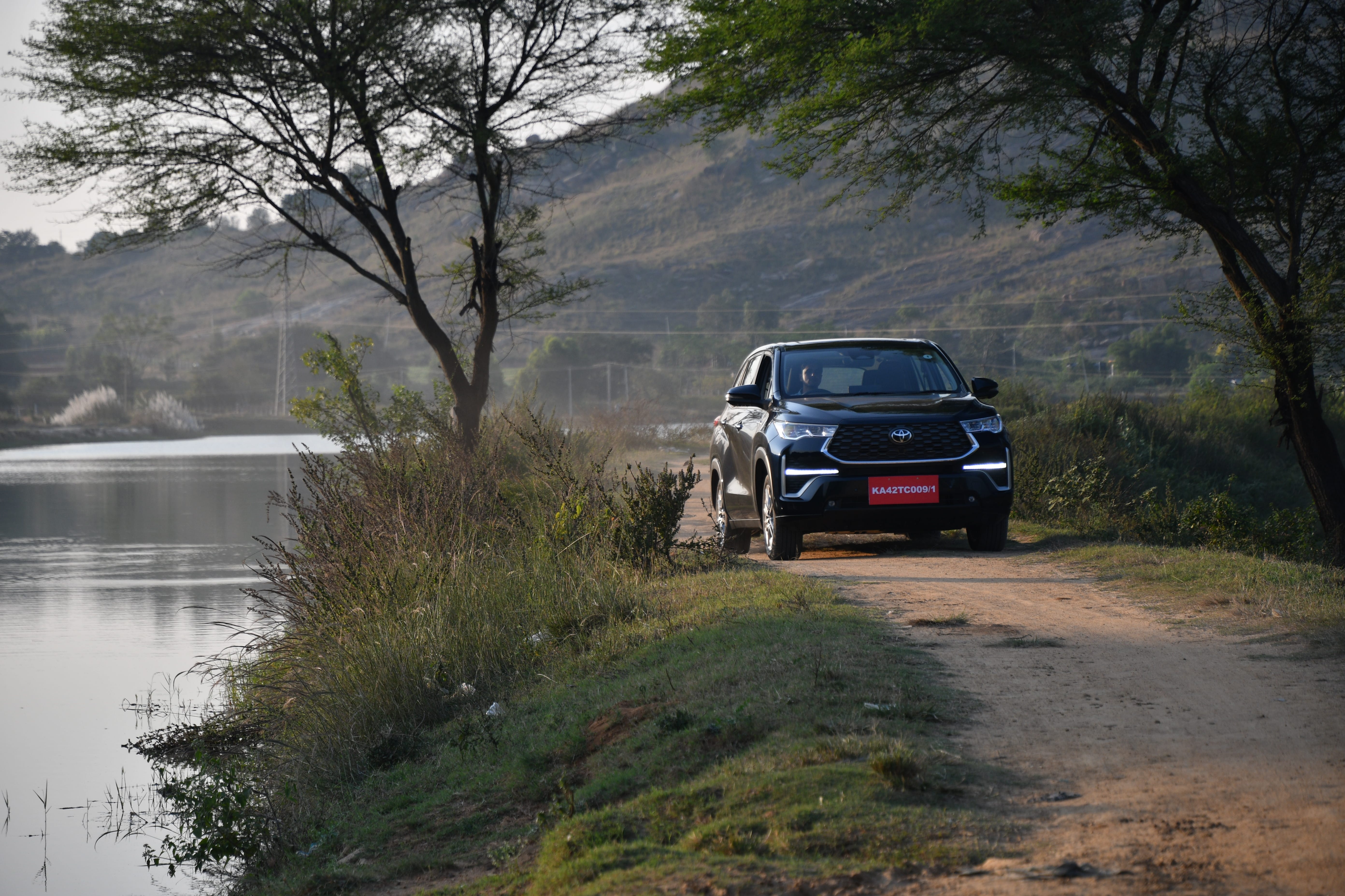 Toyota Innova HyCross