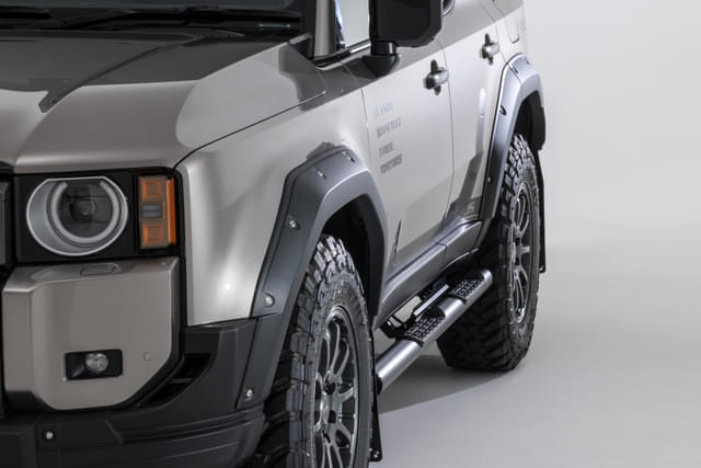 Front Right Three Quarter Image - 18379