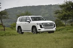 Toyota Land Cruiser Front Left Three Quarter