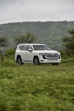 Toyota Land Cruiser Front Right Three Quarter