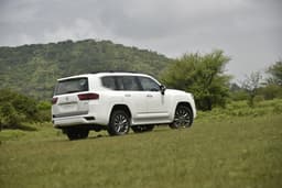 Toyota Land Cruiser Front Right Three Quarter