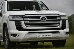 Toyota Land Cruiser Front View
