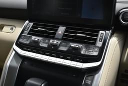Toyota Land Cruiser Infotainment System