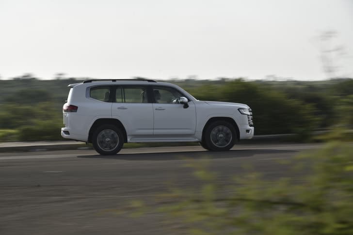 Toyota Land Cruiser Color White