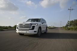 Toyota Land Cruiser Front Right Three Quarter