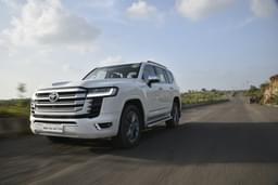 Toyota Land Cruiser Front Right Three Quarter