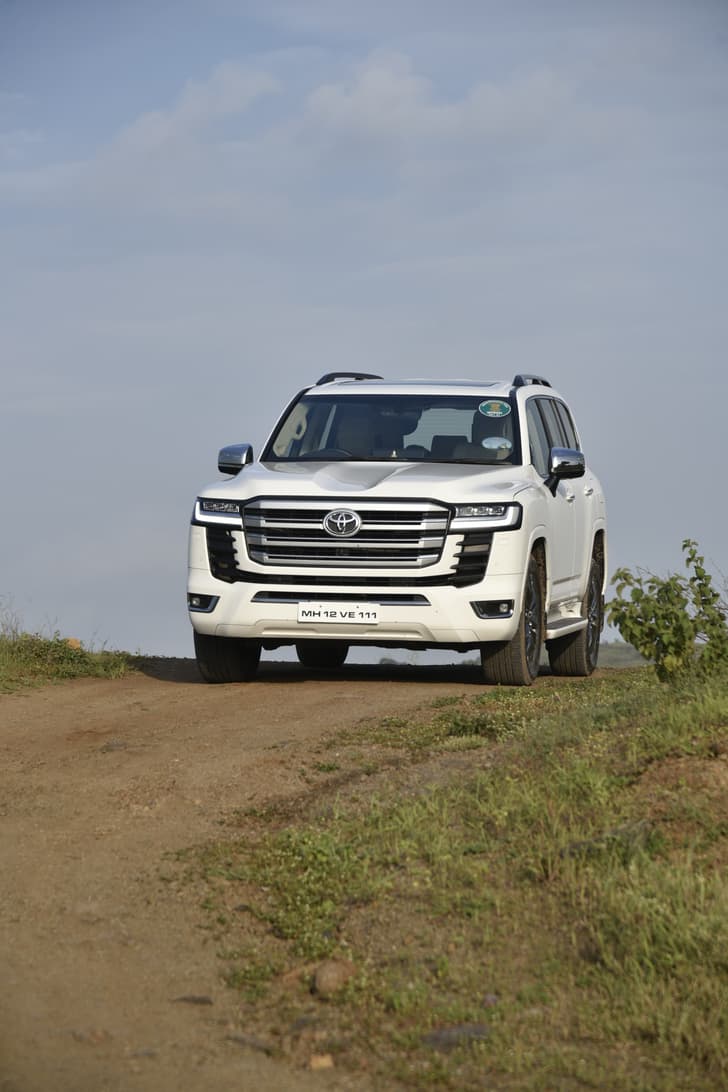 Toyota Land Cruiser Front View