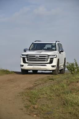 Toyota Land Cruiser Front View