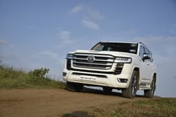 Toyota Land Cruiser Front Right Three Quarter