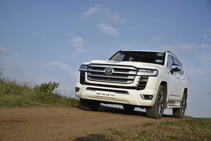 Toyota Land Cruiser Front Right Three Quarter
