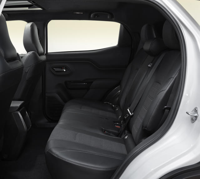 Second Row Seats Image - 18303