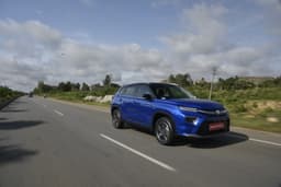 Toyota Urban Cruiser Hyryder Front Right Three Quarter