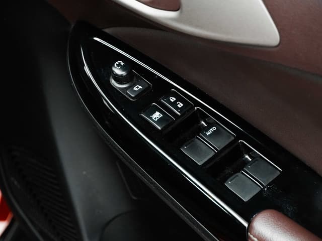 Door Controls Image - 32551