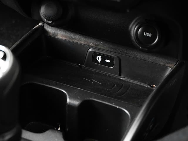 Wireless Phone Charging Image - 32537