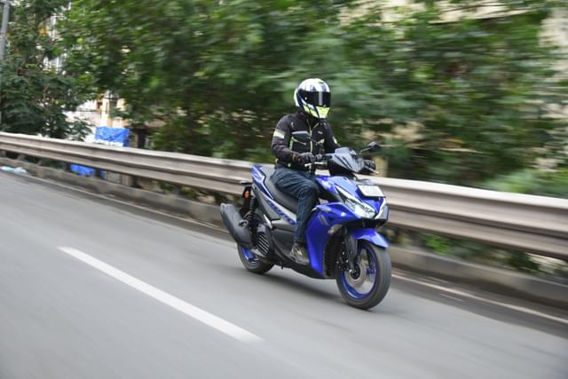 Front Right Three Quarter Image - 27999