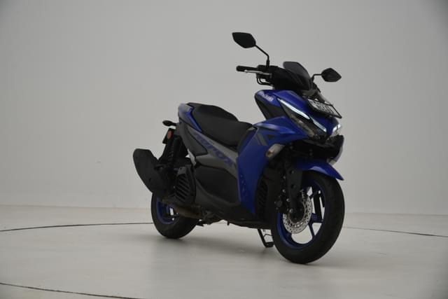 Front Right Three Quarter Image - 28176