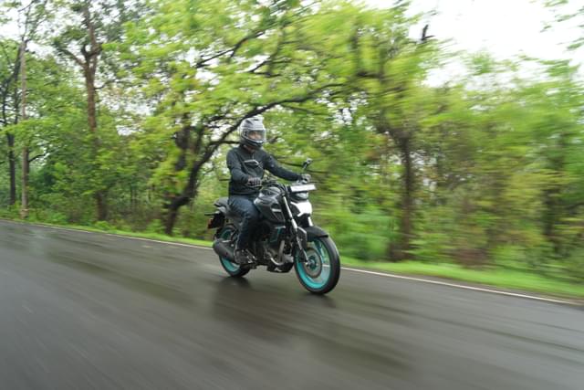 Front Right Three Quarter Image - 28122