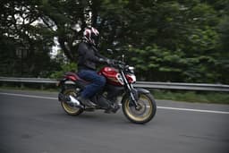 Yamaha Fzs Fi V4 Dlx Front Left Three Quarter