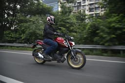 Yamaha Fzs Fi V4 Dlx Front Right Three Quarter