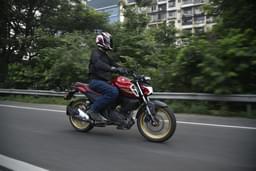 Yamaha Fzs Fi V4 Dlx Front Right Three Quarter