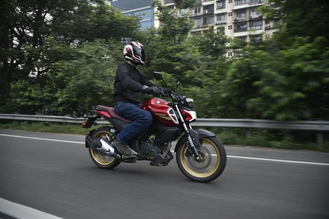 Front Right Three Quarter Image - 28056