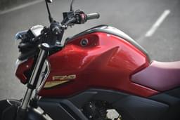 Yamaha Fzs Fi V4 Dlx Closed Fuel Lid
