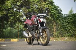 Yamaha Fzs Fi V4 Dlx Front Right Three Quarter