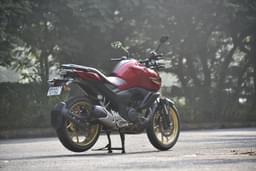 Yamaha Fzs Fi V4 Dlx Front Right Three Quarter