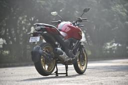 Yamaha Fzs Fi V4 Dlx Front Right Three Quarter