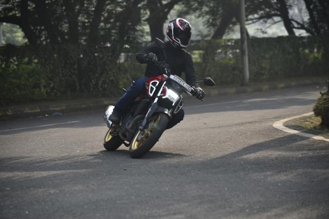 Front Left Three Quarter Image - 28299