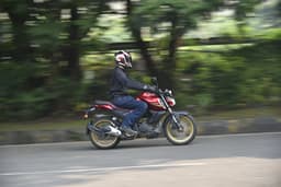 Yamaha Fzs Fi V4 Dlx Color Red