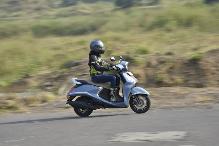 Yamaha Fascino 125 Front Right Three Quarter