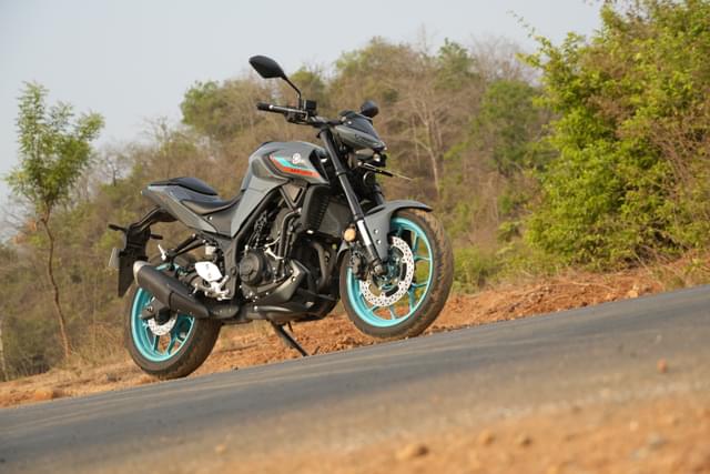 Front Right Three Quarter Image - 28126