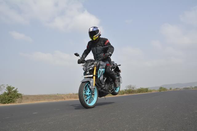 Front Right Three Quarter Image - 28343