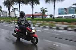 Yamaha Ray Zr 125 Front Right Three Quarter