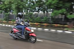 Yamaha Ray Zr 125 Front Left Three Quarter Absolute