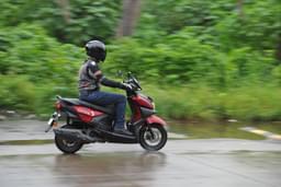 Yamaha Ray Zr 125 Front Right Three Quarter