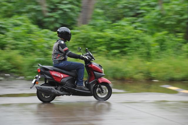 Front Right Three Quarter Image - 28134